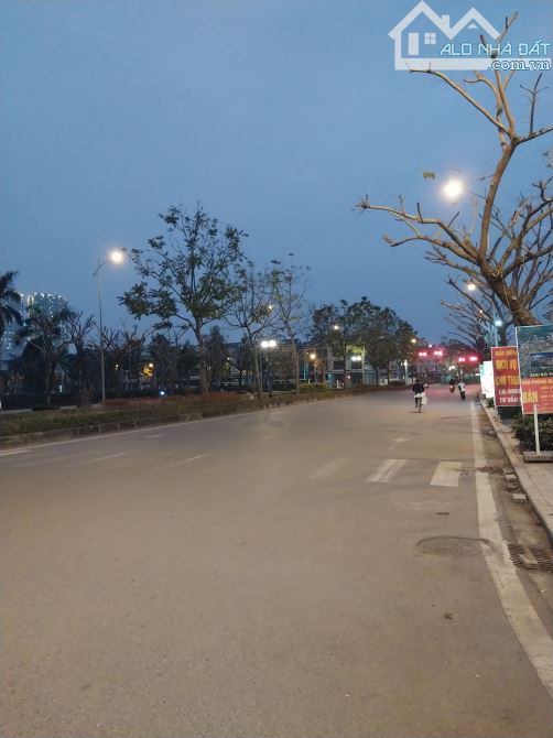 BÁN ĐẤT TẶNG NHÀ C4, KĐT DƯƠNG NỘI, HÀ ĐÔNG, DT 50M2, MT 4.4M, GIÁ 13.5 TỶ, 2 VỈA HÈ - 4