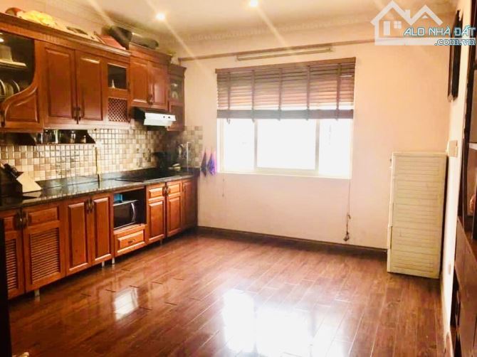 Căn hộ 3 phòng ngủ nhiều tiện ích đị lại thận lợi trên phố Thái Thịnh quận Đống Đa - 4