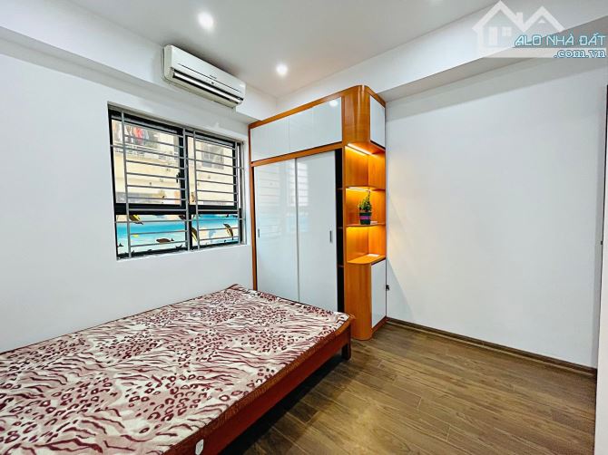 TẬP THỂ THANH XUÂN - 2 NGỦ KHÉP KÍN - ĐỐI DIỆN ROYAL CITY - NHÀ ĐẸP Ở LUÔN - CHỈ HƠN 2 TỶ - 4
