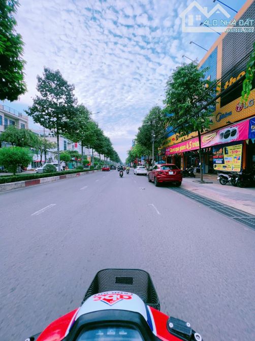 Siêu phẩm MT Đồng Khởi 5 Lầu gần 1000m2 Sàn xây dựng vị trí VÀNG Gần BV ĐKĐN  Giá 39ty - 5