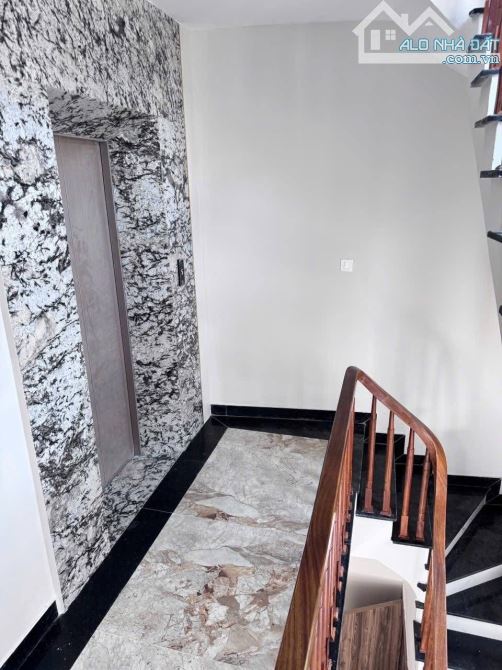 Bán nhà Vũ Xuân Thiều-Long Biên 50m2 ,6 tầng,thang máy,lô góc, giá 10.xtỷ - 5