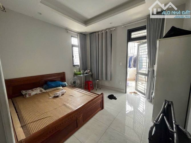 Nhà bán: đường Huỳnh văn Bánh, Q Phú nhuận. DTSD 29m2. 3 Tầng. Giá 9,5 tỷ - 7