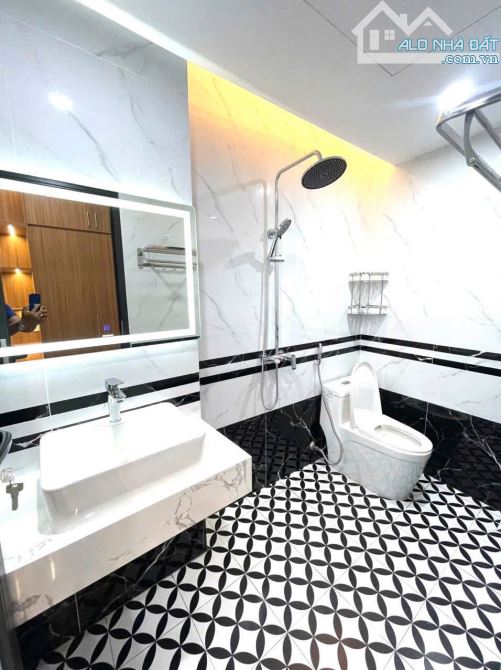 Duy nhất 1 căn Vũ Trọng Phụng 10m ra phố Thang Máy xịn ngõ to thông gần trường chợ 6T 40m2 - 7