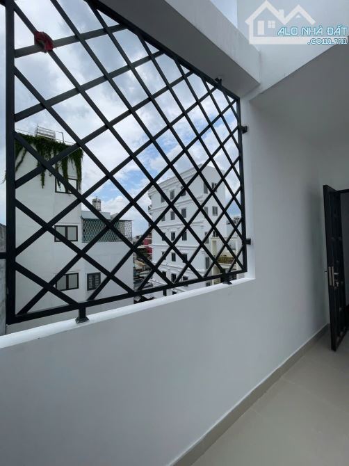 Nhà Mới 100%, hẻm xe tải quay đầu.Vài bước chân ra MT.DT 50m²,5 Tầng ,Chỉ Nhỉnh 8 tỏi - 7