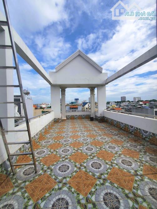 Bán nhà cực đẹp, nội thất cao cấp ngay chợ Dĩ An 2 - 85m2 4 tầng - 8.3 tỷ - 8