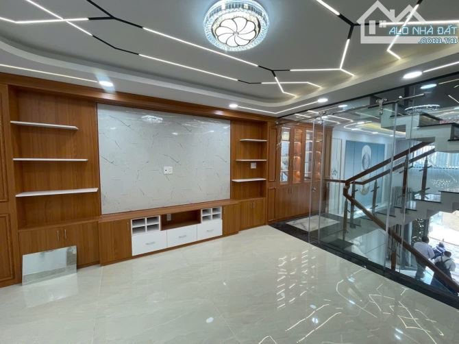 Nhà Mới 100%, hẻm xe tải quay đầu.Vài bước chân ra MT.DT 50m²,5 Tầng ,Chỉ Nhỉnh 8 tỏi - 8