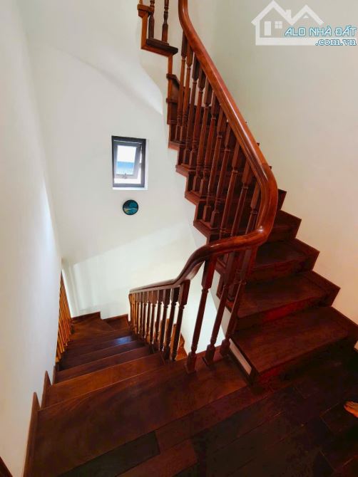 Nhà đẹp 339 Minh Khai, ngõ thông thoáng, sổ 57m2 x 5 ngủ hai thoáng full đồ. Giá 10.5 tỷ