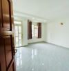 Bán nhà đẹp ở ngay Nguyễn Biểu , Quận 5, Sát Mặt tiền, 4 tầng BTCT, DT 4*13, hoàn công đủ