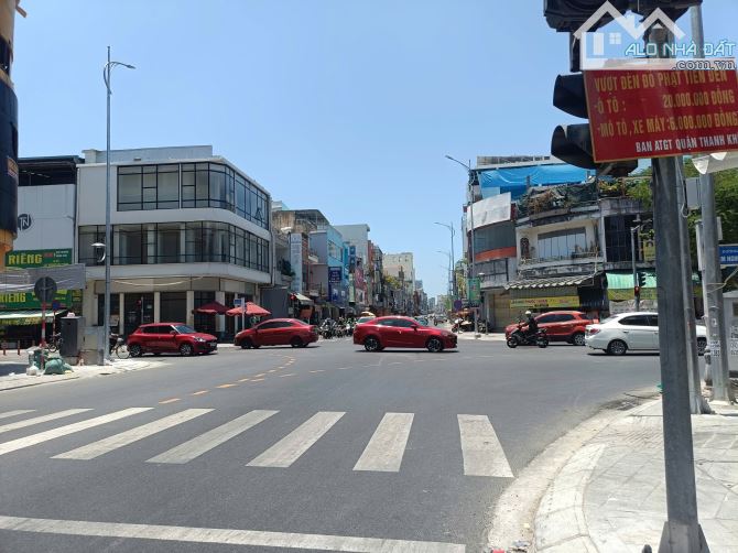 2MT Hùng Vương LỚN - NGAY NGÃ 4 4 ĐƯỜNG GIAO NHAU SẦM UẤT 3 TẦNG FULL KÍNH TRỐNG SUỐT