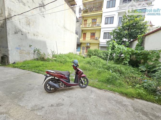 Bán đất Hoàng Tăng Bí Bắc Từ Liêm. Sổ vuông 60m, MT5m1 Giá 8.8 tỷ Ngõ ô tô