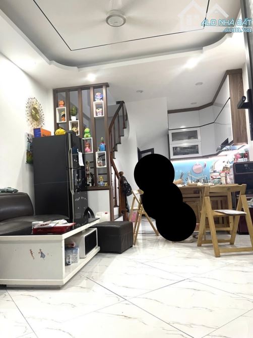 Nhà đẹp ở luôn Cổ Nhuế Bắc Từ Liêm. Sổ vuông 30m, 5 tầng 3 ngủ MT4m1 Giá 6 tỷ