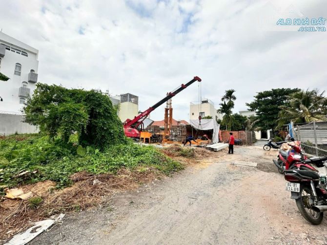 BÁN ĐẤT LỚN VƯỜN LÀI AN PHÚ ĐÔNG QUẬN 12 GIÁ RẺ 19.2 TỶ  DIỆN TÍCH 320m2 ( 11 x 30 ) full