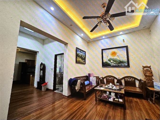 NHÀ ĐẸP XUÂN LA TÂY HỒ 95m2, 5 tầng, mặt tiền 7,2m,Garage,15m ra phố,Ngõ thông