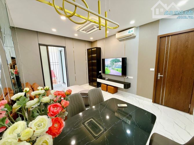 BÁN NHÀ TẬP THỂ BỘ TÀI CHÍNH – TÂY SƠN – SỔ TO – Ô TÔ ĐỖ CỬA – FULL NỘI THẤT