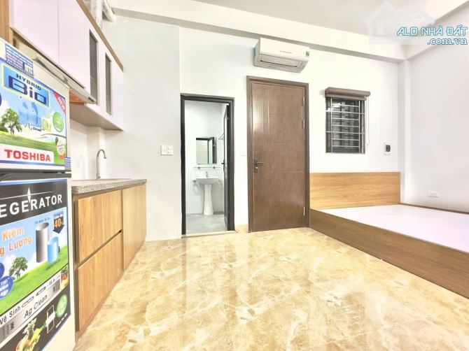 Bán tòa CHDV Hoàng Ngân, 80m2x7T, 16PKK, PCCC, 3 gác đỗ cửa, 50m ra phố ô tô tránh, DT 90t
