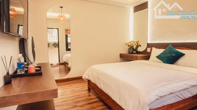 CĂN BIỆT THỰ ĐÁ CỔ KÍNH ĐỘC LẠ GIỮA PHỐ ĐÀ LẠT
