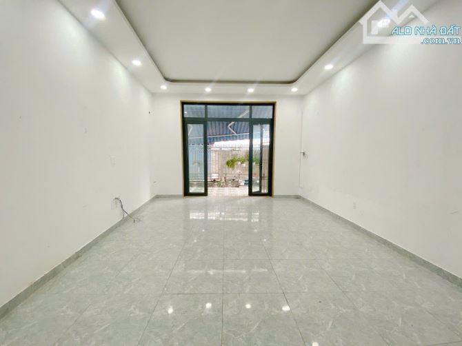 Bán nhà MTKD ngay Nguyễn Sơn quận Tân Phú 5 x 10-3 tang chỉ 6.7 ty tl
