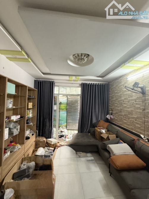 Bán nhà Ngay Phạm Văn Bạch, Phường 15, Tân Bình, TPHCM, 43m2, giá 3,9 Tỷ