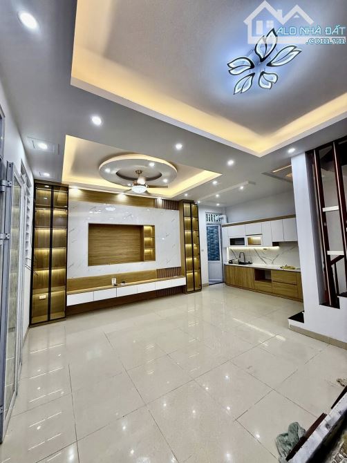 Tôi chính chủ cần bán nhà mới xây 4 tầng, 46m, ô tô đỗ cửa, mặt tiền mênh mông, Kim Giang,