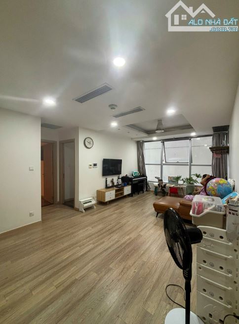 Bán căn hộ B Thăng Long 1. 120m2 3PN2 giá rẻ cực sốc 7ty bán cả nội thất  , nhà thoáng