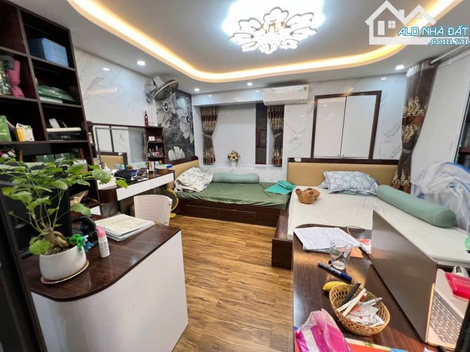 BÁN NHÀ TẬP THỂ TẦNG 2- NGỌC KHÁNH- BA ĐÌNH- OTO ĐỖ CAU THANG-2PN-2VS-2 THOÁNG-4,45 TỶ