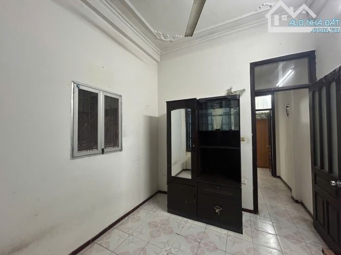 BÁN NHÀ ĐƯỜNG HÀO NAM. 30M2 - 4 TẦNG. LÔ GÓC. GẦN ĐƯỜNG Ô TÔ, GIÁ 6.1 TỶ.