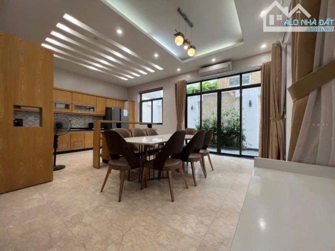 Cho thuê Biệt thự dt 210m², 46 triệu, 10PN, 6WC tại Trần Thái Tông, Cầu Giấy, oto vào nhà.