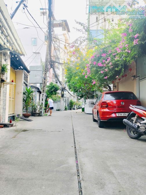 Bán nhà hẻm xe hơi Thành Thái Quận 10 đúc 5 tầng THANG MÁY 70m2 NGANG 4.4m NỞ HẬU 12 CHDV