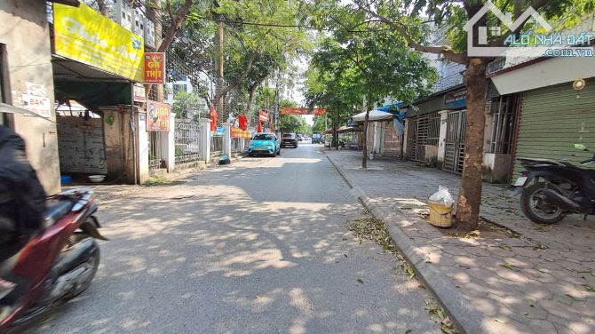 BÁN ĐẤT GIANG BIÊN 70M2, MT 3.6M, NGÕ THÔNG Ô TÔ, Ở SƯỚNG, 5.9 TỶ.