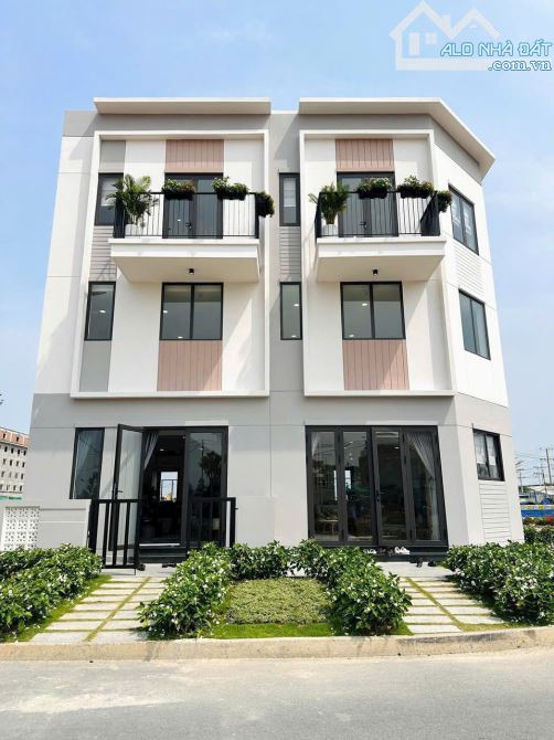 Nhà 3 Tầng TP Mới (TPHCM) DT 132.5m2 3PN 3WC, Full Nội Thất, 780 Triệu.