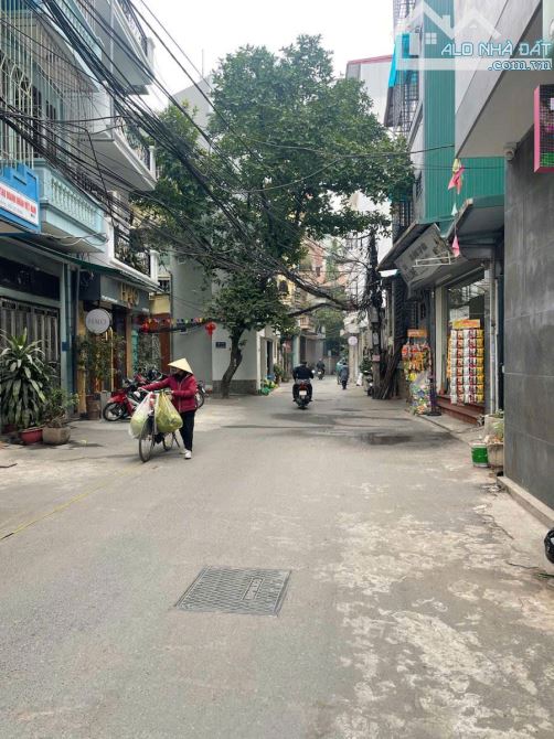-CƠ HỘI ĐẦU TƯ SIÊU HẤP DẪN - BÁN ĐẤT 78M2 TẶNG NHÀ  - VỊ TRÍ ĐẸP NGAY OTO TRÁNH