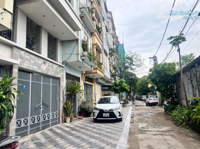 SIÊU PHẨM 6T THANG MÁY PHÂN LÔ Ô TÔ TRÁNH VỈA HÈ KD NGHĨA ĐÔ CẦU GIẤY 70M2 MT 5.5M 32 TỶ