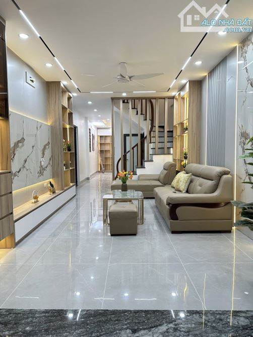 Tôi chính chủ cần bán nhà mới xây 5 tầng, 61m, ở sướng, kinh doanh đỉnh cao, Thịnh Liệt, H