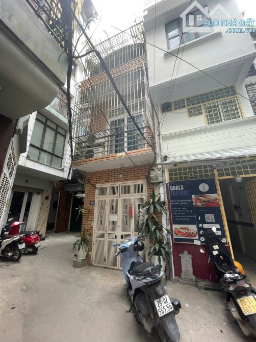 Cho thuê nhà phố Triệu Việt Vương: 45m2 x 3 tầng, MT: 4m, thông sàn, nguyên căn.