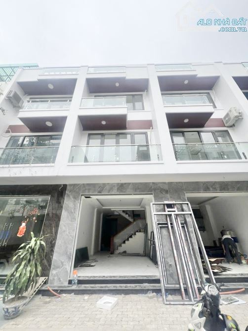 Chỉ 3,9x tỷ sở hữu nhà 4 tầng dân xây cực kỳ chắc chắn kiên cố tại Him Lam Hùng Vương