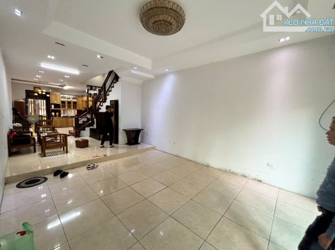 Cho thuê nhà ĐẸP Làng Việt Kiều Châu Âu Full nội thất 80m x 4 tầng