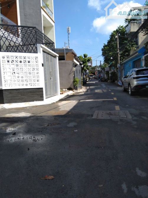 Bán gấp nhà 2 tầng Lã Xuân Oai, Tăng Nhơn Phú A, cách Lê Văn Việt 20m, 68m2, nhĩnh 4 tỷ