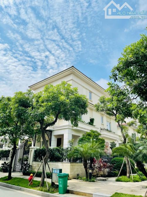 BÁN SIÊU BIỆT THỰ ĐƯỜNG HOÀNG VIỆT, PHƯỜNG 4, QUẬN TÂN BÌNH. DT: 36*20M (750M2)