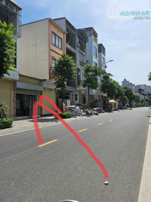 BÁN LÔ ĐẤT VÀNG NGỌC THỤY – MẶT ĐƯỜNG 17M – ĐỐI DIỆN CÔNG VIÊN KHAI SƠN DT 40M GIÁ 10 TỶ