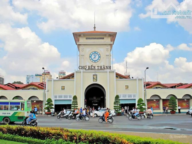 Siêu vị trí MT Trần Hưng Đạo gần chợ Bến Thành Quận 1, ngay ngã 4 sầm uất.