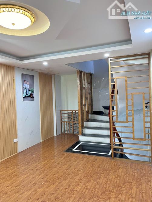 Bán nhà riêng tại phố Bùi Quốc Khái, Tây Nam Linh Đàm, 6,8 tỷ, 42m2, view đẹp, 3PN + 4WC