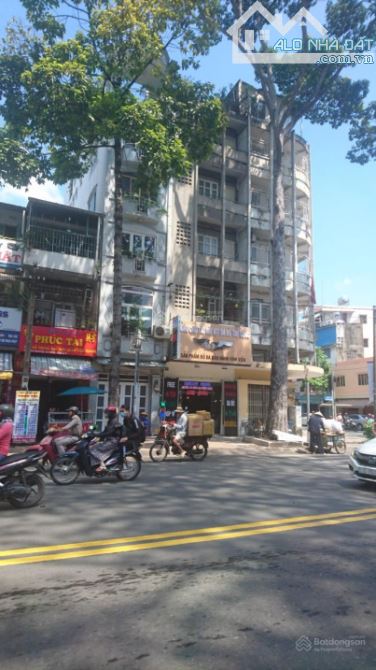 Nhà 2 mặt tiền Nguyễn Gia Trí D2 giao D5, P25. DT: 15x25m. CN 300m2 có 4 tầng thang máy