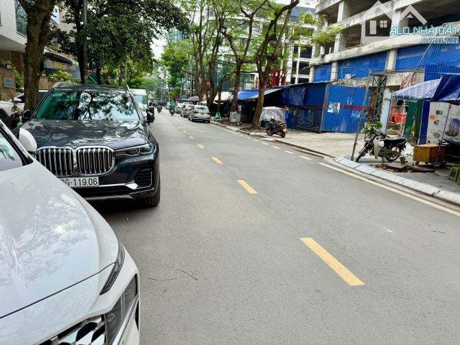 Trần Thái Tông - Cầu Giấy 126m x 10 tầng, mặt tiền 7.2m, giá 107 tỷ thương lượng