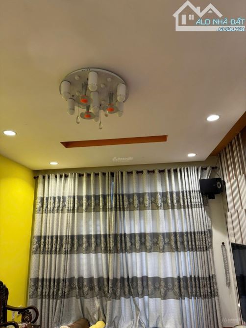 NHÀ BÁN MẶT TIỀN TRẦN VĂN KIỂU Q6 NỘI THẤT GỖ CAO CẤP GIÁ 13,5 TỶ