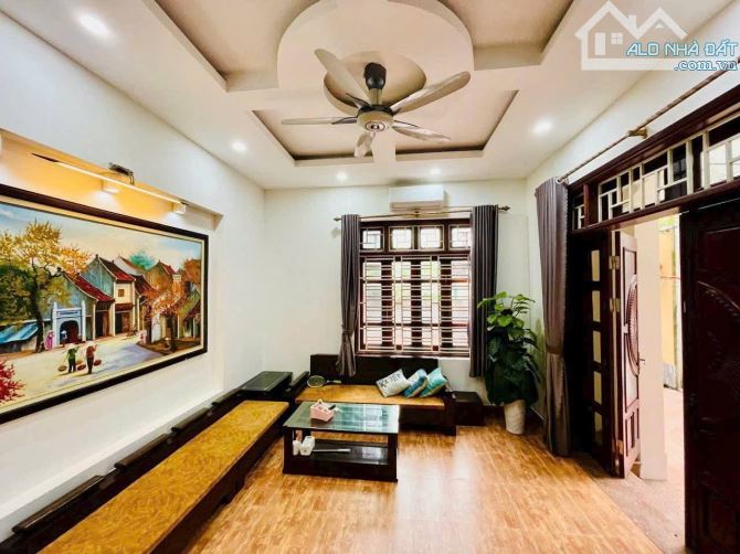 Mặt phố Nguyễn Văn Trỗi Mỗ Lao 90m x 4 tầng mtien 4.6m giá 21,5 tỷ KDoanh tiện ích KĐT