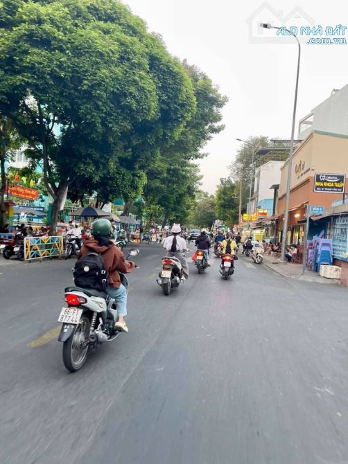Lô góc, 4 tầng, gần cv Hoàng Văn Thụ, Phạm Văn Hai, diện tích: 38m2.