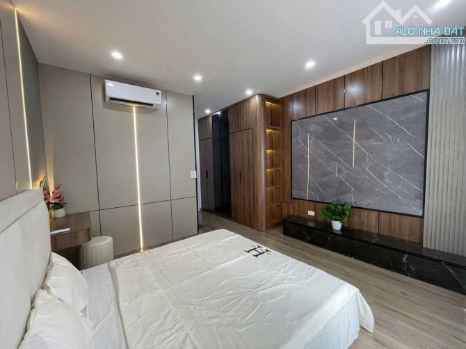 BÁN NHÀ  LÔ GÓC 3 THOÁNG – NGÃ TƯ SỞ, THANH XUÂN – GẦN HỒ, MẶT TIỀN RỘNG
