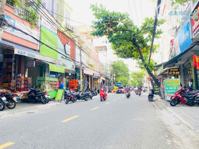 TOÀ CĂN HỘ 3 TẦNG- LÔ GÓC ĐƯỜNG LẠC LONG QUÂN - DIỆN TÍCH KHỦNG HƠN 200M2- NGANG 10M- 21 P