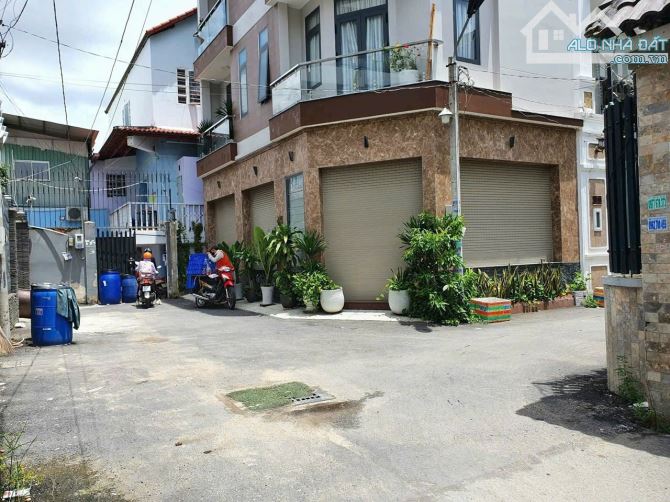 Giảm 2,5 tỷ = 13,5 tỷ. CHDV 15 x 16 = 232m2. Đường số 8 - Hoàng Diệu 2, Thủ Đức
