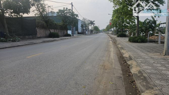 OTO 7 CHỖ ĐỖ- ĐẤT VUÔNG ĐẸP- VỊ TRÍ ĐẸP -CÁCH TRỤC CHÍNH KINH DOANH CHỈ 30M